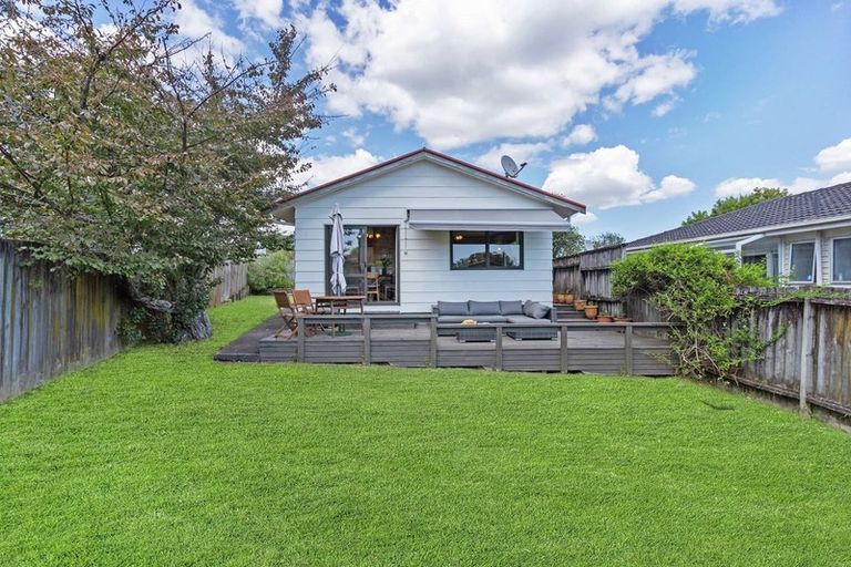 Photo of property in 2/22 Minaret Drive, Bucklands Beach, Auckland, 2014