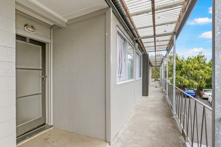 Photo of property in 8/3 Tralee Place, Hillcrest, Hamilton, 3216