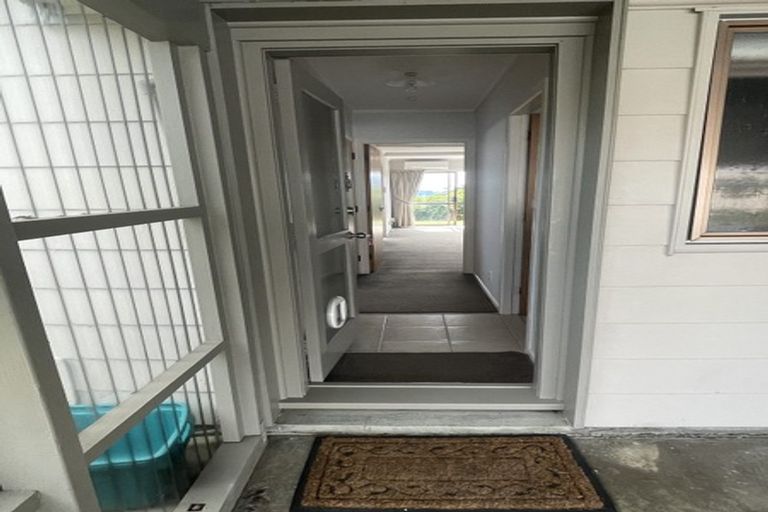 Photo of property in 65a Horokiwi Road West, Newlands, Wellington, 6037