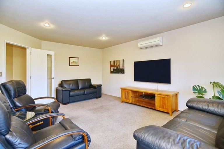 Photo of property in 45 Wilsons Road, Saint Martins, Christchurch, 8022