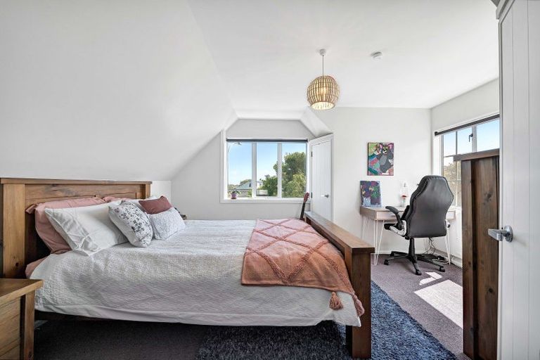Photo of property in 5 Tamati Place, Merrilands, New Plymouth, 4312