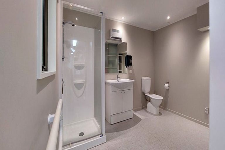 Photo of property in 97a Glanmire Road, Newlands, Wellington, 6037