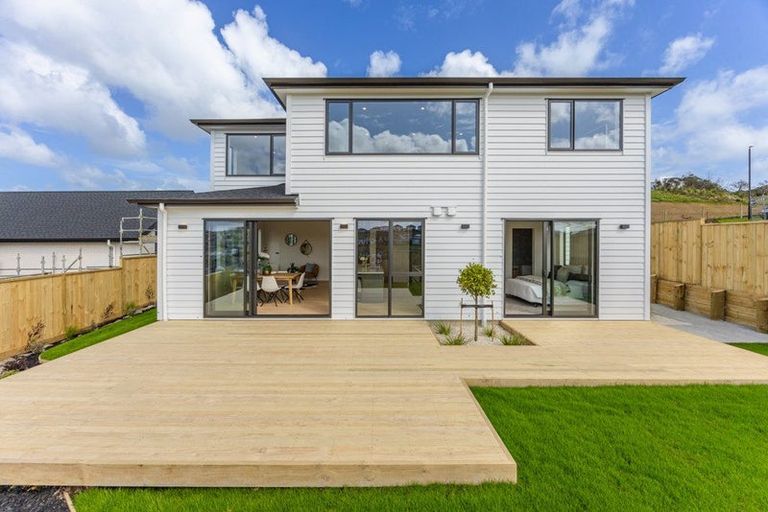 Photo of property in 16 Pekanga Road, Orewa, 0931