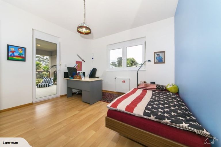 Photo of property in 32 Red Hills Road, Massey, Auckland, 0614