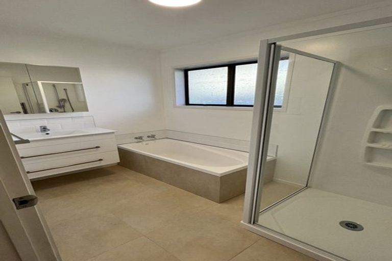 Photo of property in 26 Donzella Place, Conifer Grove, Takanini, 2112