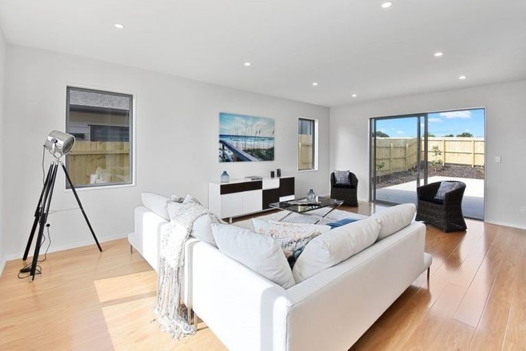 Photo of property in 13 Huahua Crescent, Papakura, 2110