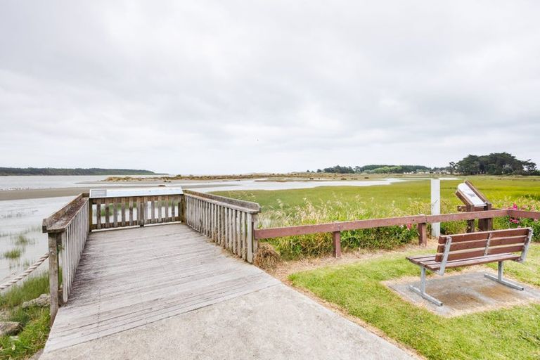 Photo of property in 1 Hall Place, Foxton Beach, 4815