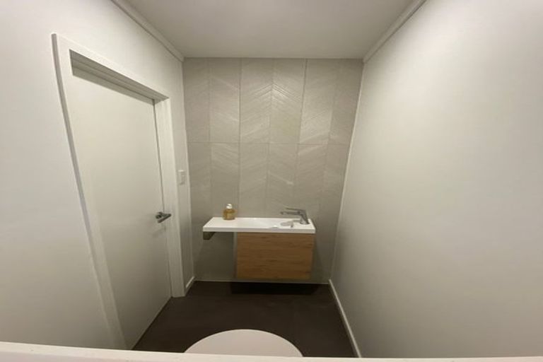 Photo of property in 1/5 Strid Road, Te Atatu South, Auckland, 0610