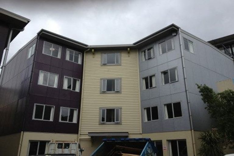 Photo of property in Basin Reserve Complex, 13/4 Sussex Street, Mount Cook, Wellington, 6021