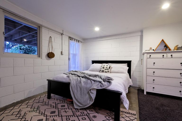 Photo of property in 12 Havelle Avenue, Titirangi, Auckland, 0604