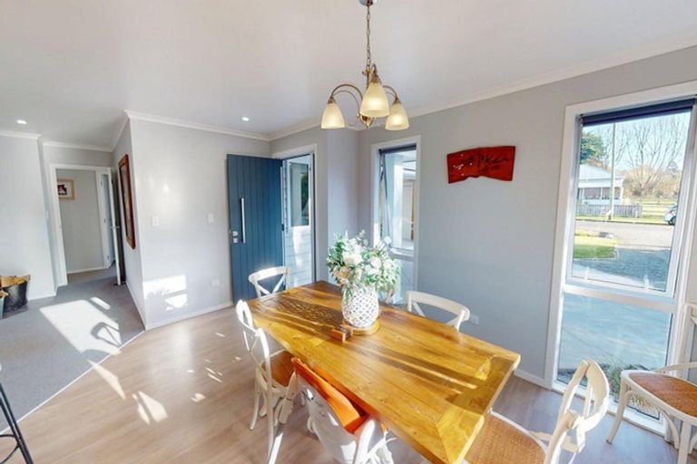 Photo of property in 82 Willoughby Street, Halcombe, 4779