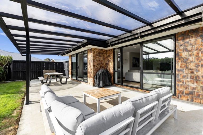 Photo of property in 31 Chestnut Close, Kelvin Grove, Palmerston North, 4414