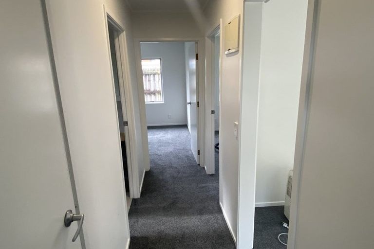 Photo of property in 10 Kingdale Road, Henderson, Auckland, 0610
