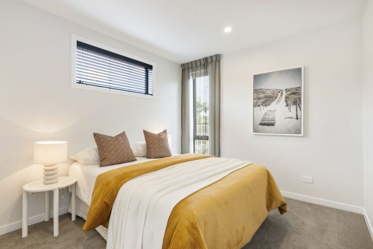 Photo of property in 33 Kikorangi Drive, Wainui, 0992