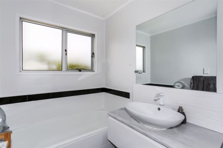 Photo of property in 12c Youngs Road, Papakura, 2110