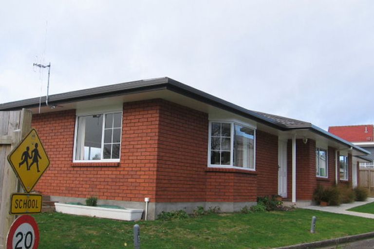 Photo of property in 1a Kings Court, Roslyn, Palmerston North, 4414
