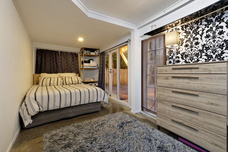 Photo of property in 12 Havelle Avenue, Titirangi, Auckland, 0604