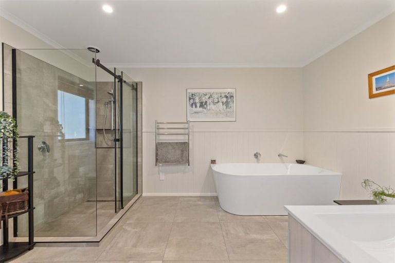 Photo of property in 68 Parawera Drive, Acacia Bay, Taupo, 3330