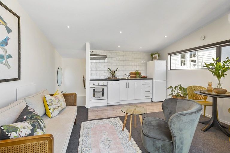 Photo of property in 11b Caroline Street, Mount Victoria, Wellington, 6011