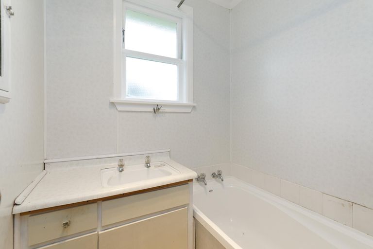 Photo of property in 6 Rochester Street, Awapuni, Palmerston North, 4412