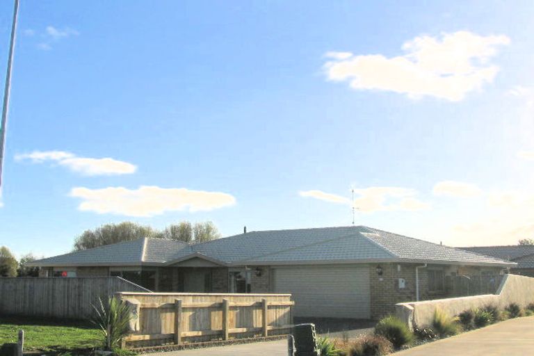 Photo of property in 18 Meadow Court, Paraparaumu, 5032