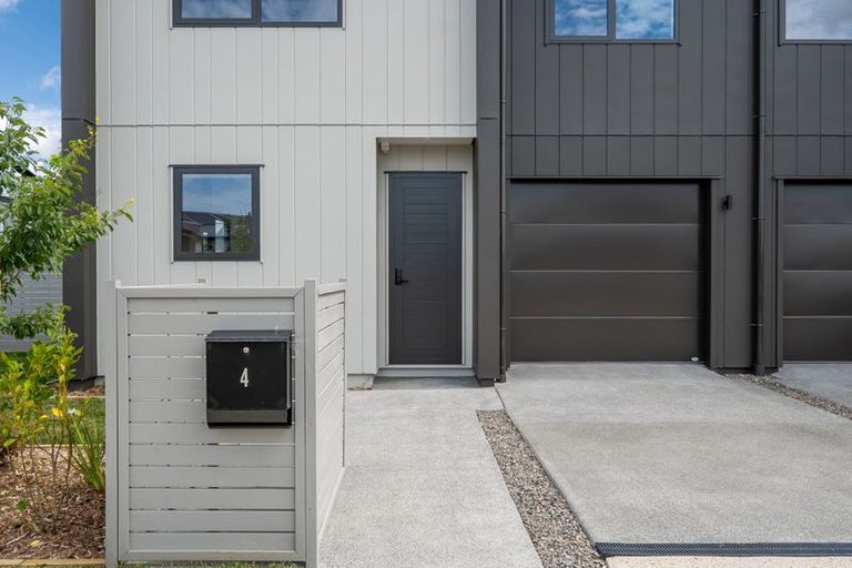 Photo of property in 4 Verde Lane, Rosehill, 2113