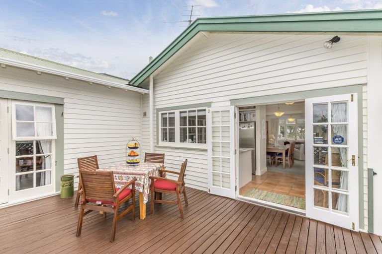 Photo of property in 37 Beauchamp Street, Karori, Wellington, 6012