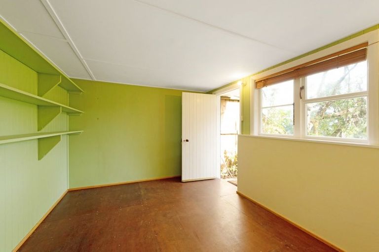 Photo of property in 2 Lambeth Road, Northland, Wellington, 6012