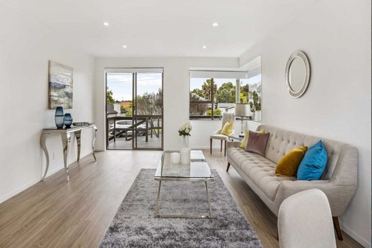 Photo of property in 1/1 Meadowvale Avenue, Forrest Hill, Auckland, 0620