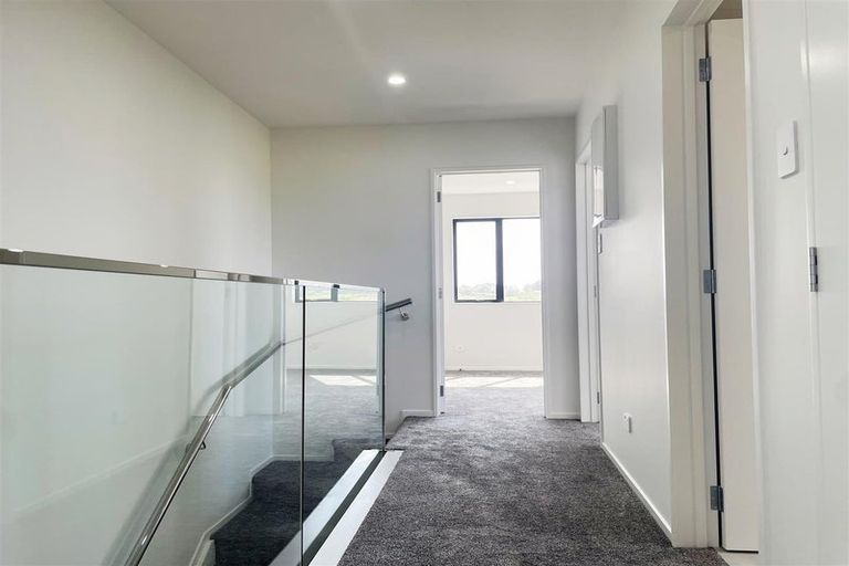 Photo of property in 6 Harikoa Way, Karaka, 2113