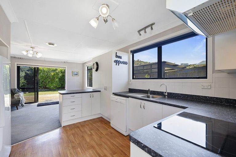 Photo of property in 15a Naumai Place, Spotswood, New Plymouth, 4310