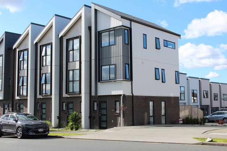 Photo of property in 5/36 Westgate Drive, Westgate, Auckland, 0614