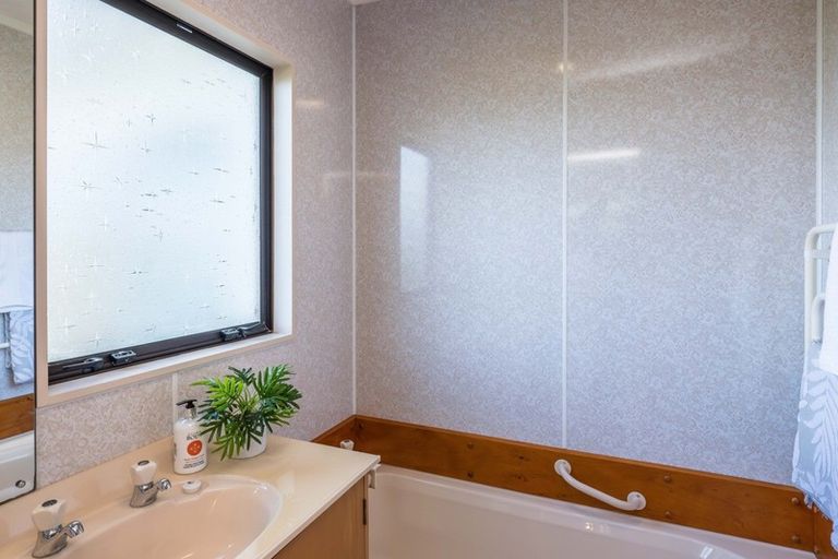 Photo of property in 115 Seaview Road, Paraparaumu Beach, Paraparaumu, 5032