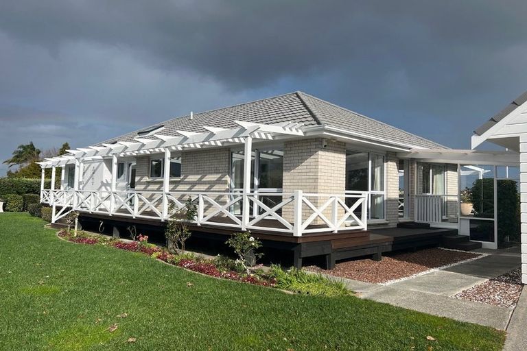 Photo of property in 5 Barton Place, Orewa, 0931