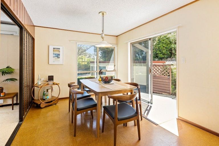 Photo of property in 40 Glanmire Road, Newlands, Wellington, 6037