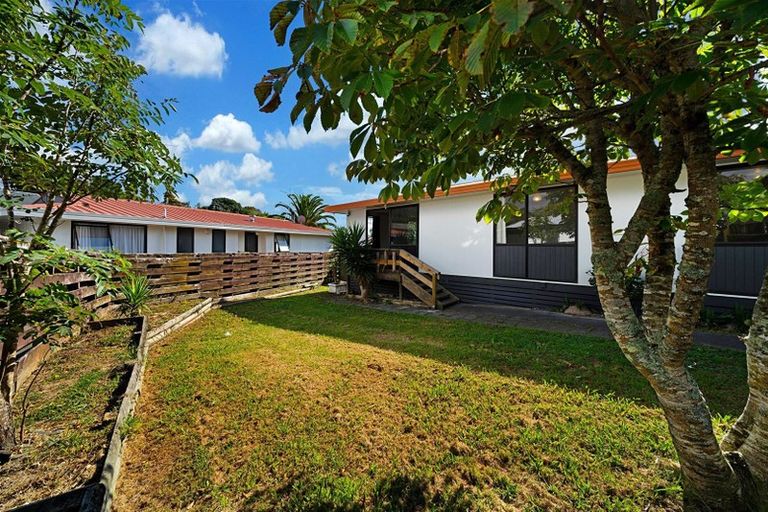 Photo of property in 2/76 Parrs Cross Road, Henderson, Auckland, 0612