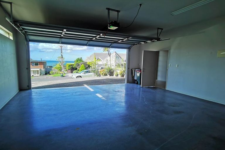 Photo of property in 20 Bournemouth Terrace, Murrays Bay, Auckland, 0630