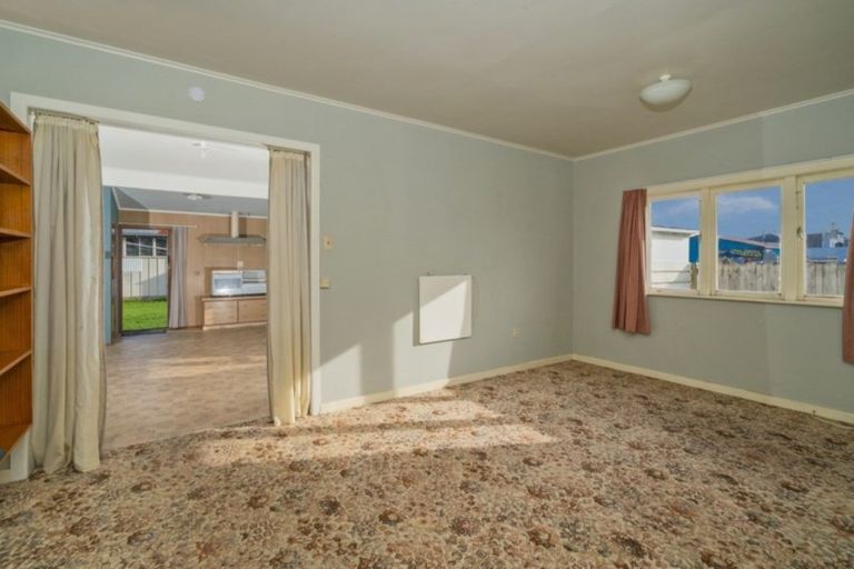 Photo of property in 1 Isabella Street, Whitianga, 3510