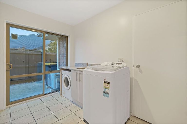 Photo of property in 8 Belgrove Place, Parklands, Christchurch, 8083