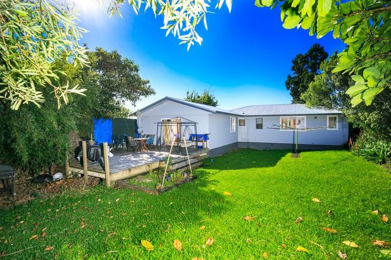 Photo of property in 8 Statesman Street, Henderson, Auckland, 0612