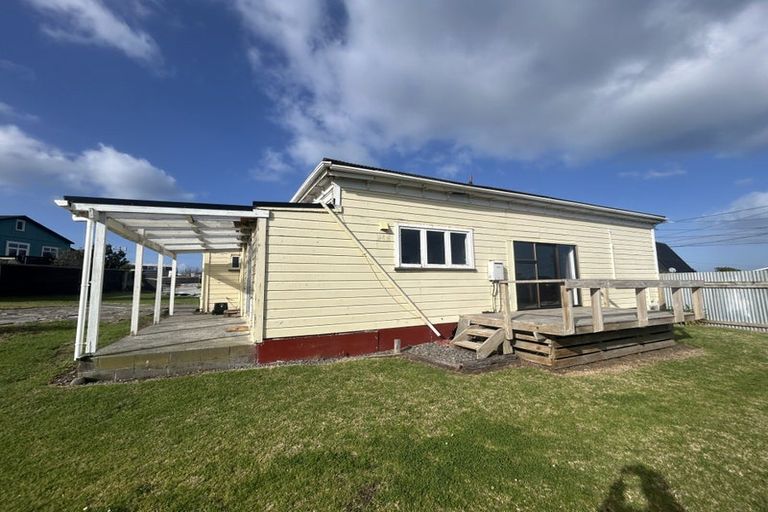 Photo of property in 4 Ashton Terrace, Castlecliff, Whanganui, 4501