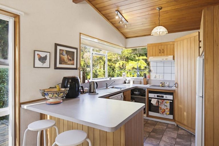 Photo of property in 594 Waitohu Valley Road, Manakau, Otaki, 5583
