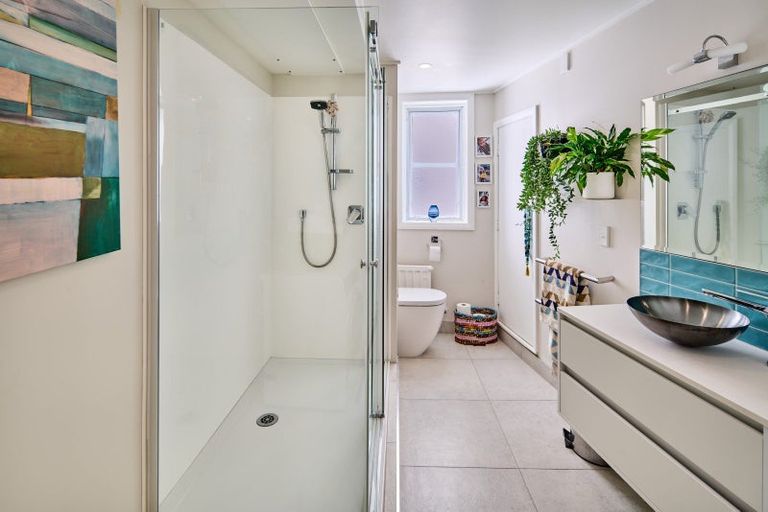 Photo of property in Wharenui Apartments, 274 Oriental Parade, Oriental Bay, Wellington, 6011