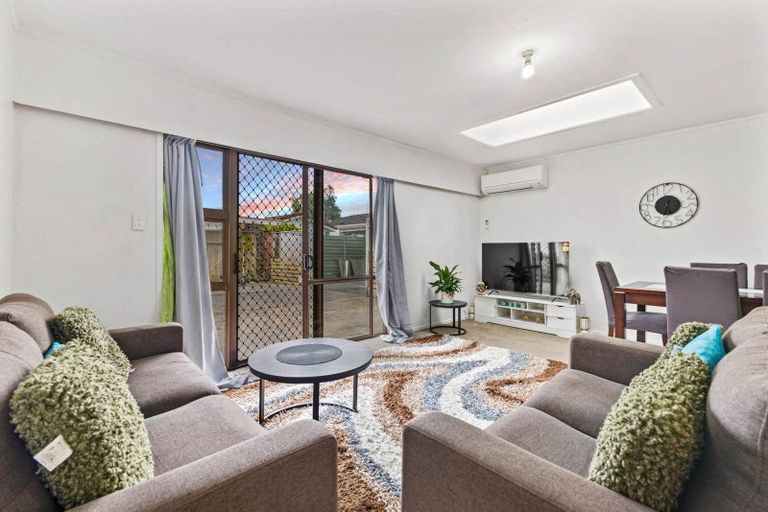 Photo of property in 2/76 Kenderdine Road, Papatoetoe, Auckland, 2025