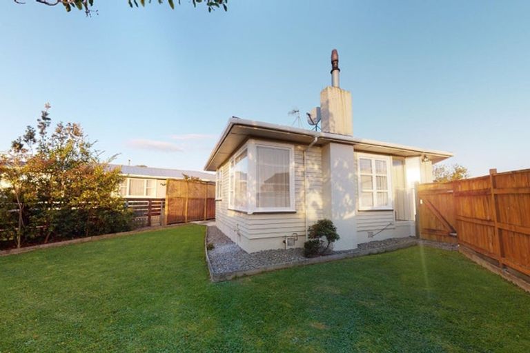Photo of property in 32 Holdsworth Avenue, Milson, Palmerston North, 4414