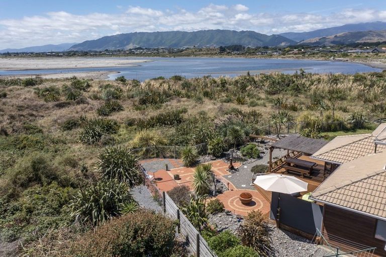 Photo of property in 263 Manly Street, Paraparaumu Beach, Paraparaumu, 5032