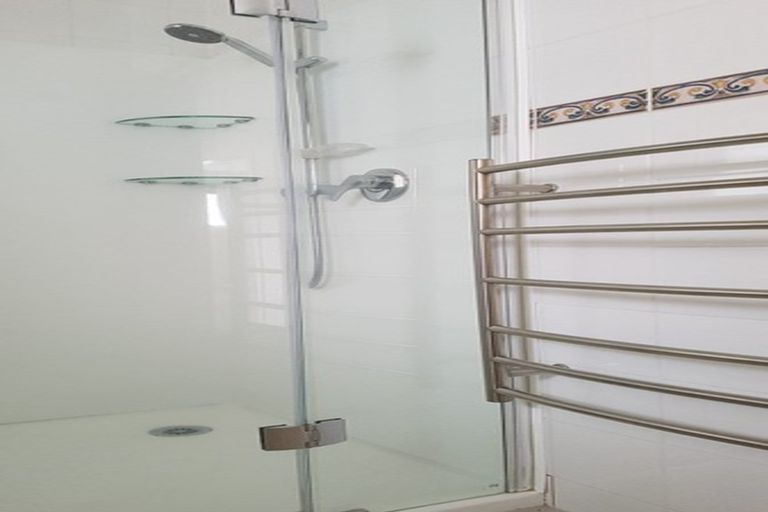 Photo of property in 5 Crockett Lane, Henderson, Auckland, 0610