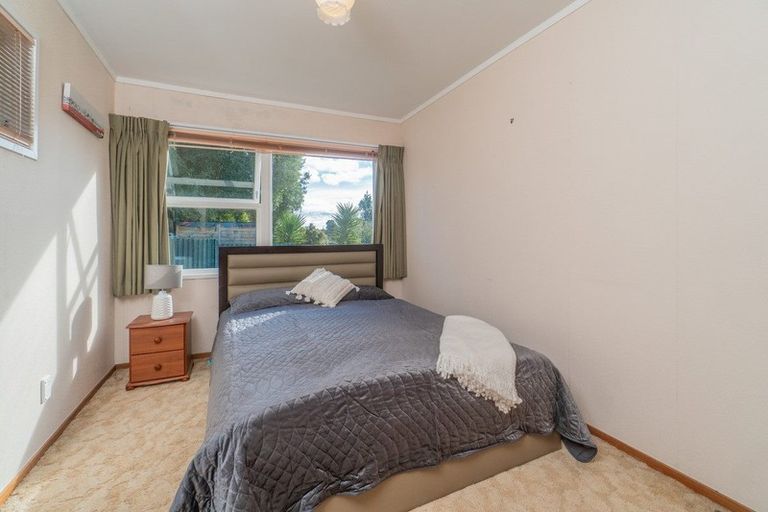 Photo of property in 15 Sunvue Road, Glen Eden, Auckland, 0602