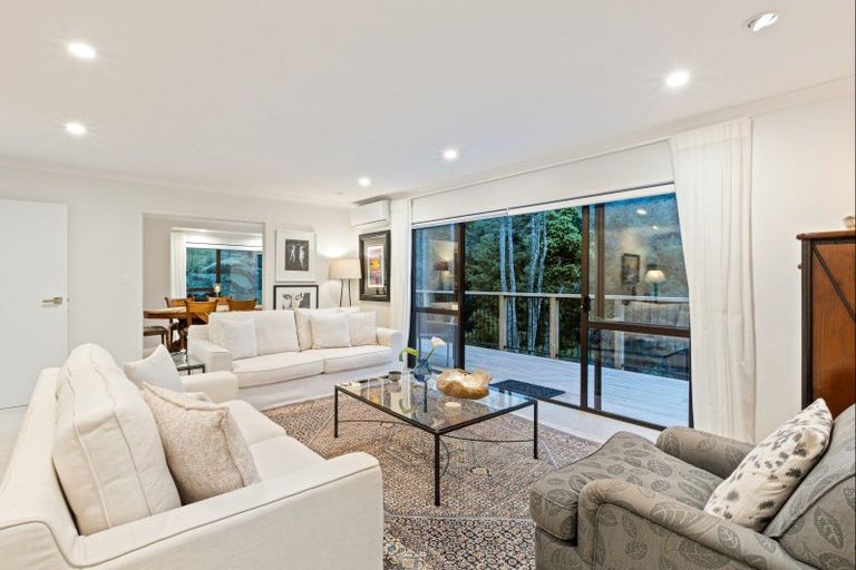 Photo of property in 33 Homewood Place, Chatswood, Auckland, 0626