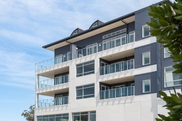 Photo of property in Marina View Apartments, 303/4 Reads Quay, Gisborne, 4010
